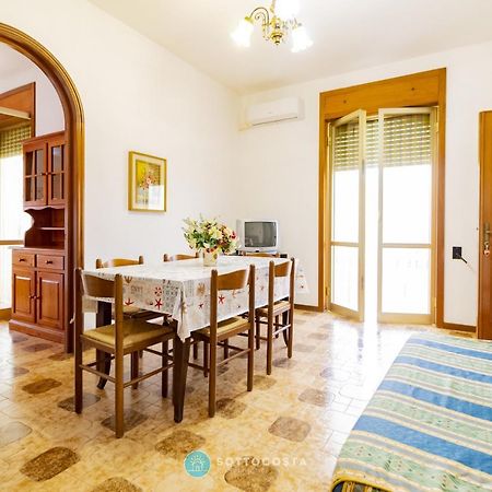 Moon & Sun Flat - Sant'Isidoro Apartment Sant Isidoro  Bagian luar foto